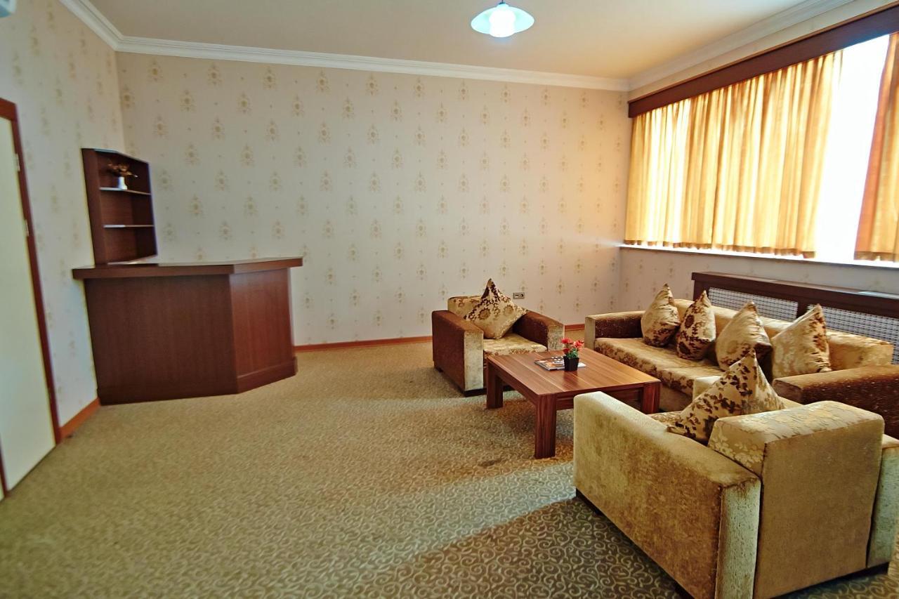 Grand Nakhchivan Hotel מראה חיצוני תמונה