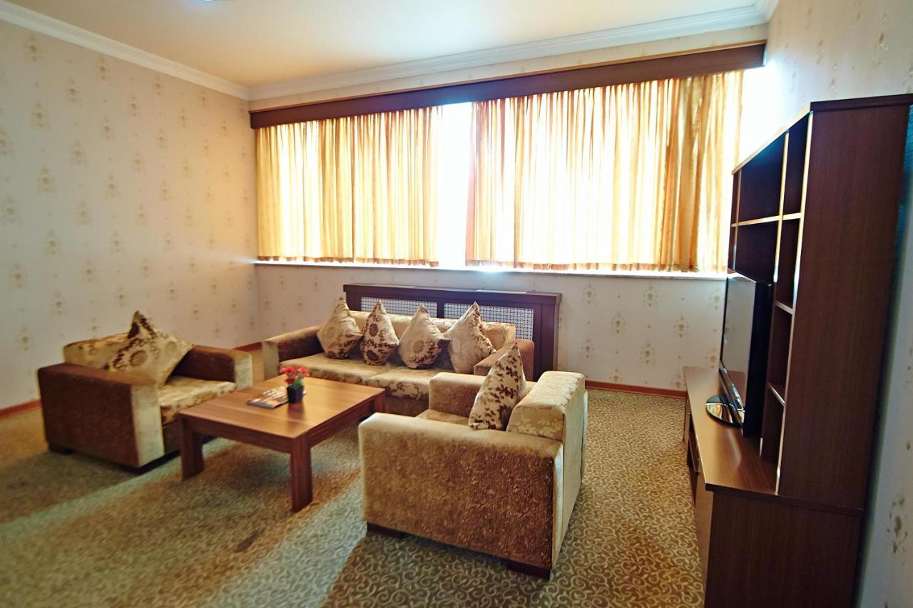 Grand Nakhchivan Hotel מראה חיצוני תמונה
