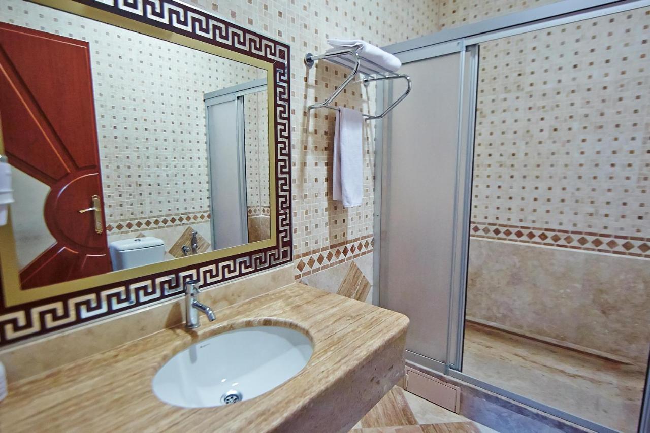 Grand Nakhchivan Hotel מראה חיצוני תמונה