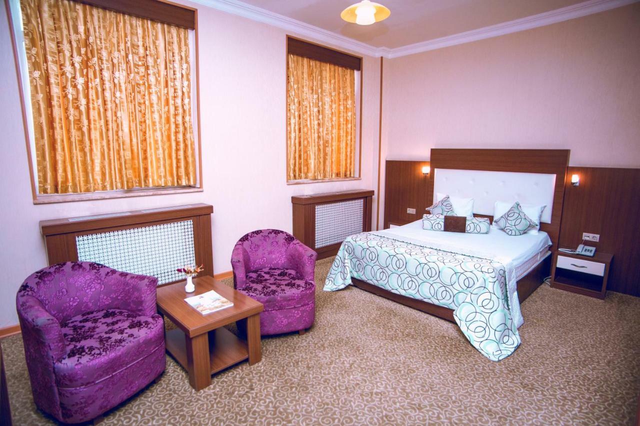 Grand Nakhchivan Hotel מראה חיצוני תמונה